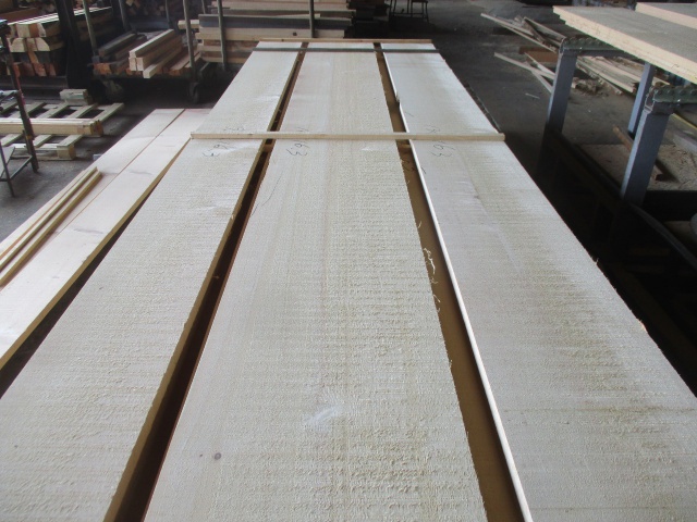 スプルース　無垢材