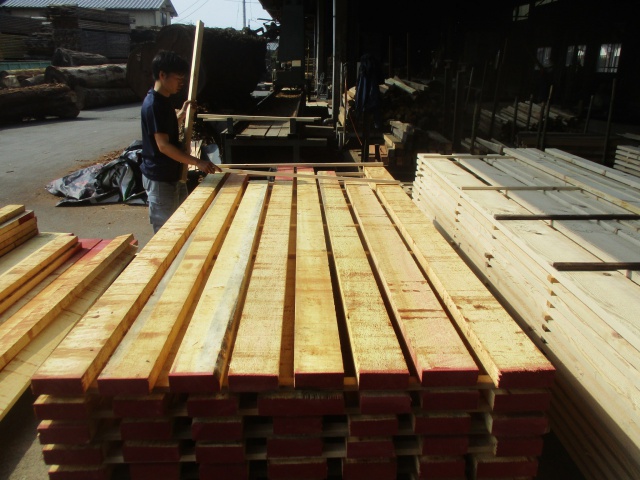 米檜葉（ベイヒバ）　無垢材