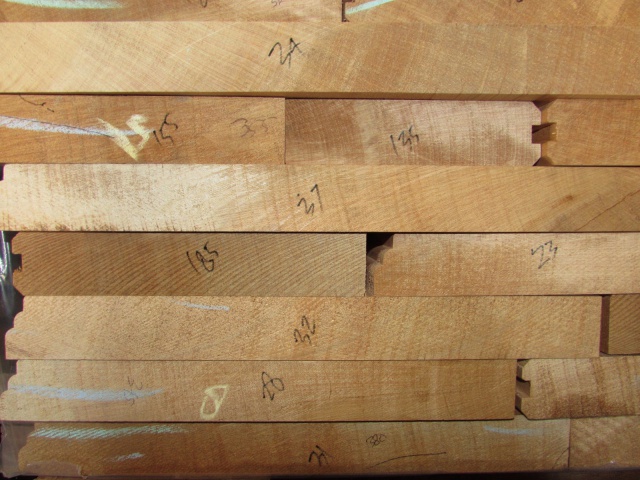 アガチス　無垢材