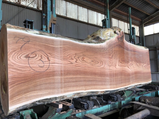 栴檀（センダン）　無垢材