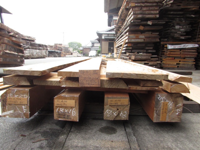 一位樫（イチイカシ）　無垢材