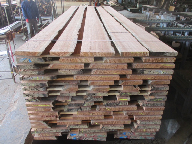 レッドメランチ　無垢材