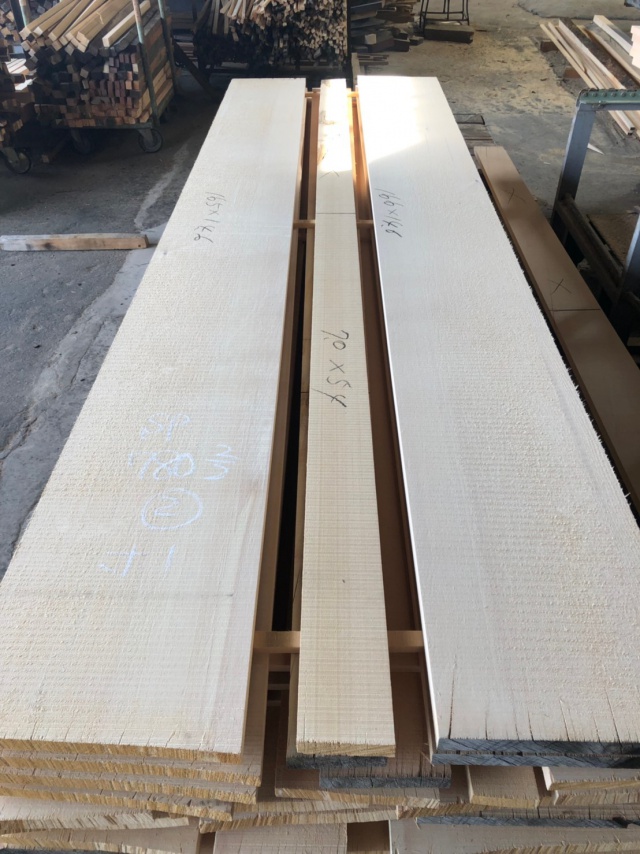 スプルース　無垢材