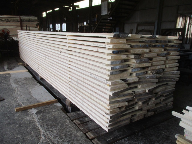 スプルース　無垢材