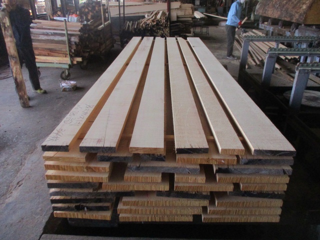 スプルース　無垢材