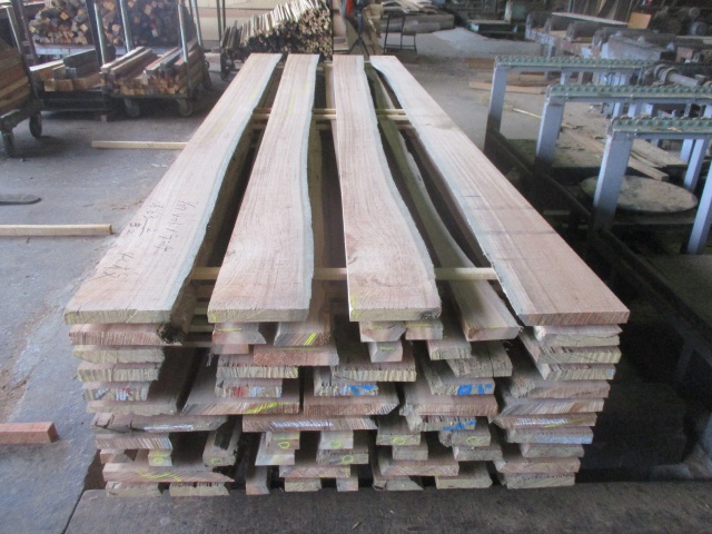 レッドメランチ　無垢材