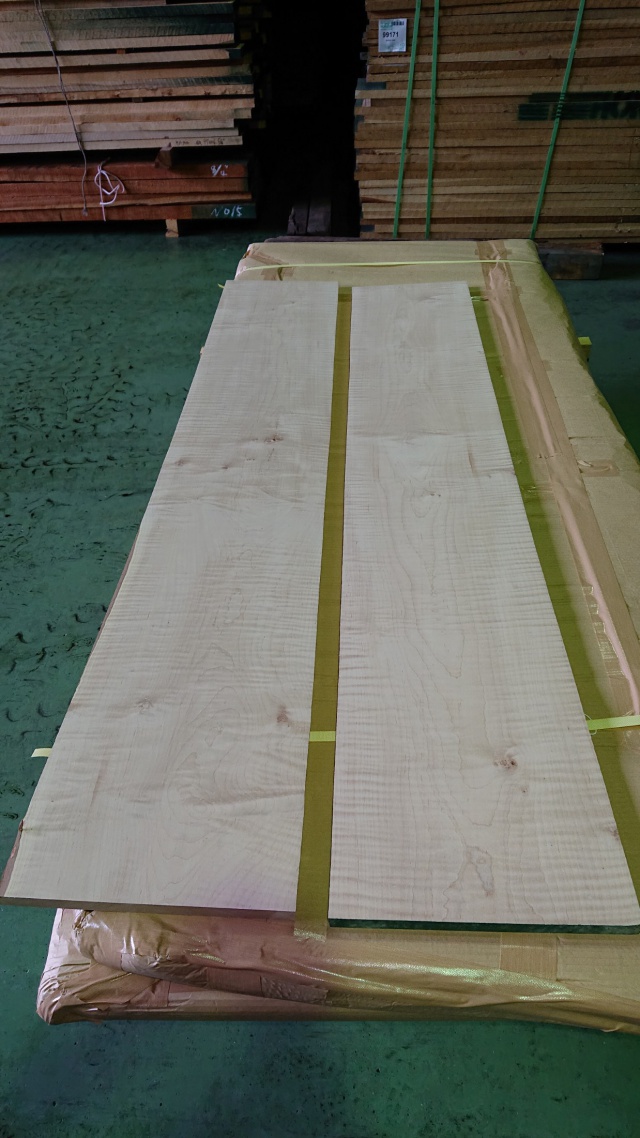 カーリーメープル　無垢材