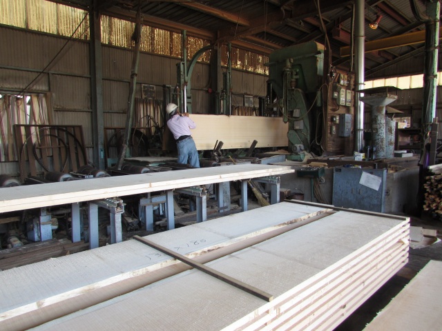 スプルース　無垢材