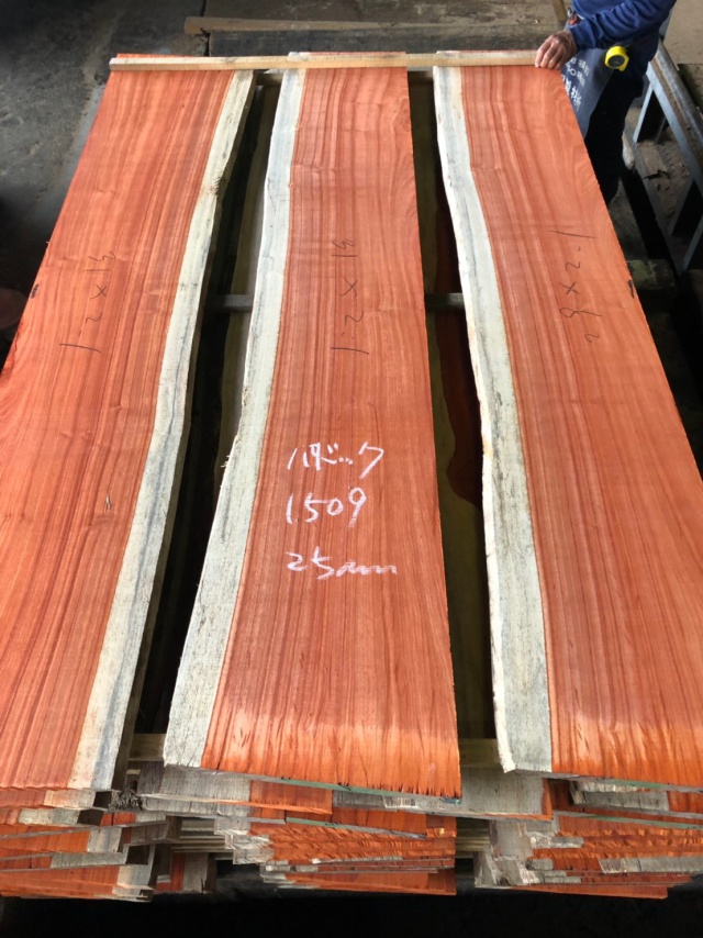 パドゥク　無垢材