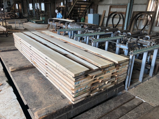 楢（ナラ）　無垢材