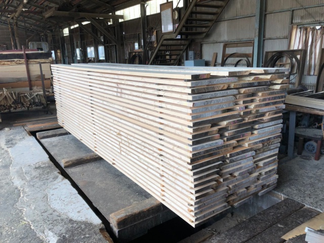 スプルース　無垢材