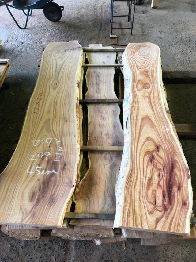 栴檀（センダン）　無垢材