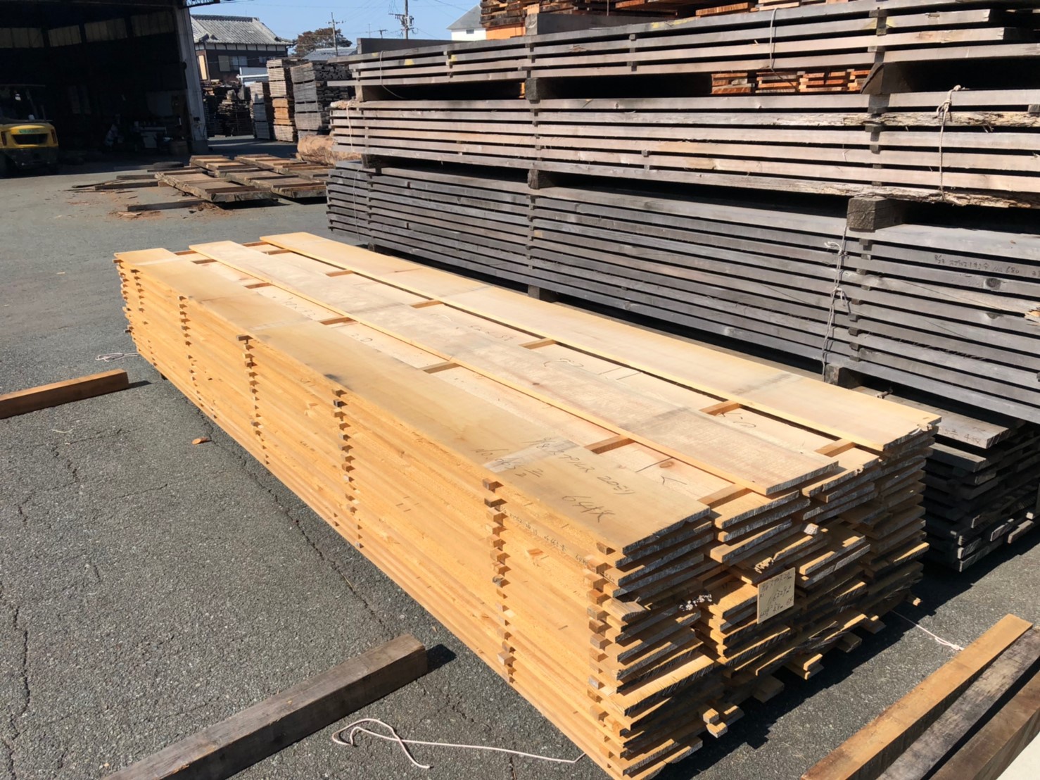 スプルース　無垢材