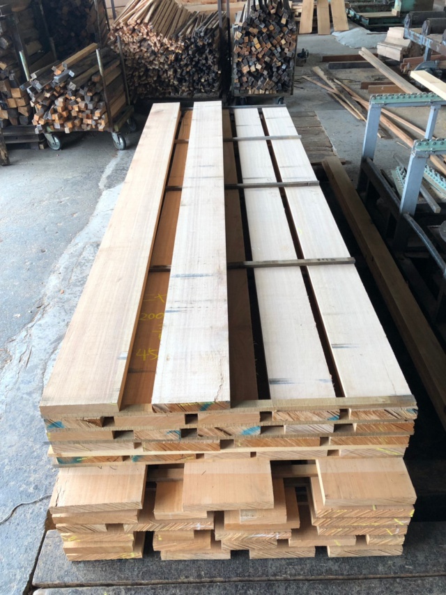 ニヤトー　無垢材