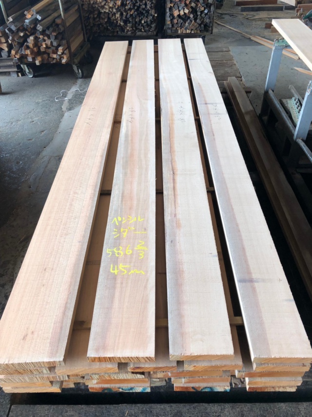 ペンシルシダー　無垢材