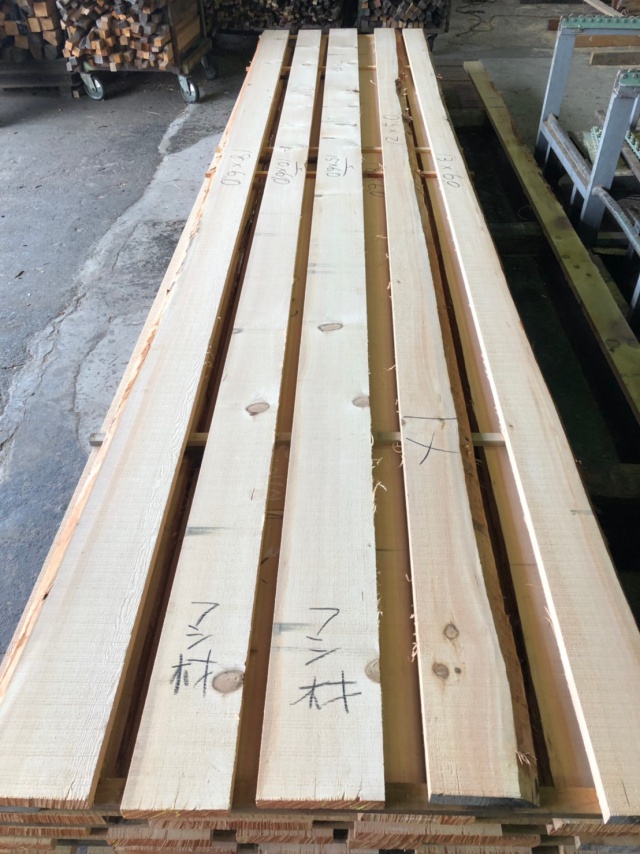 米松（ベイマツ）　無垢材