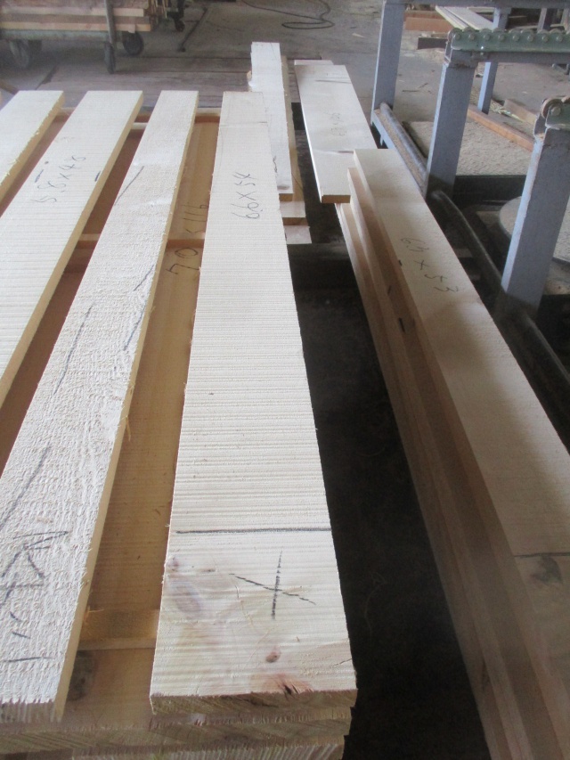 スプルース　無垢材