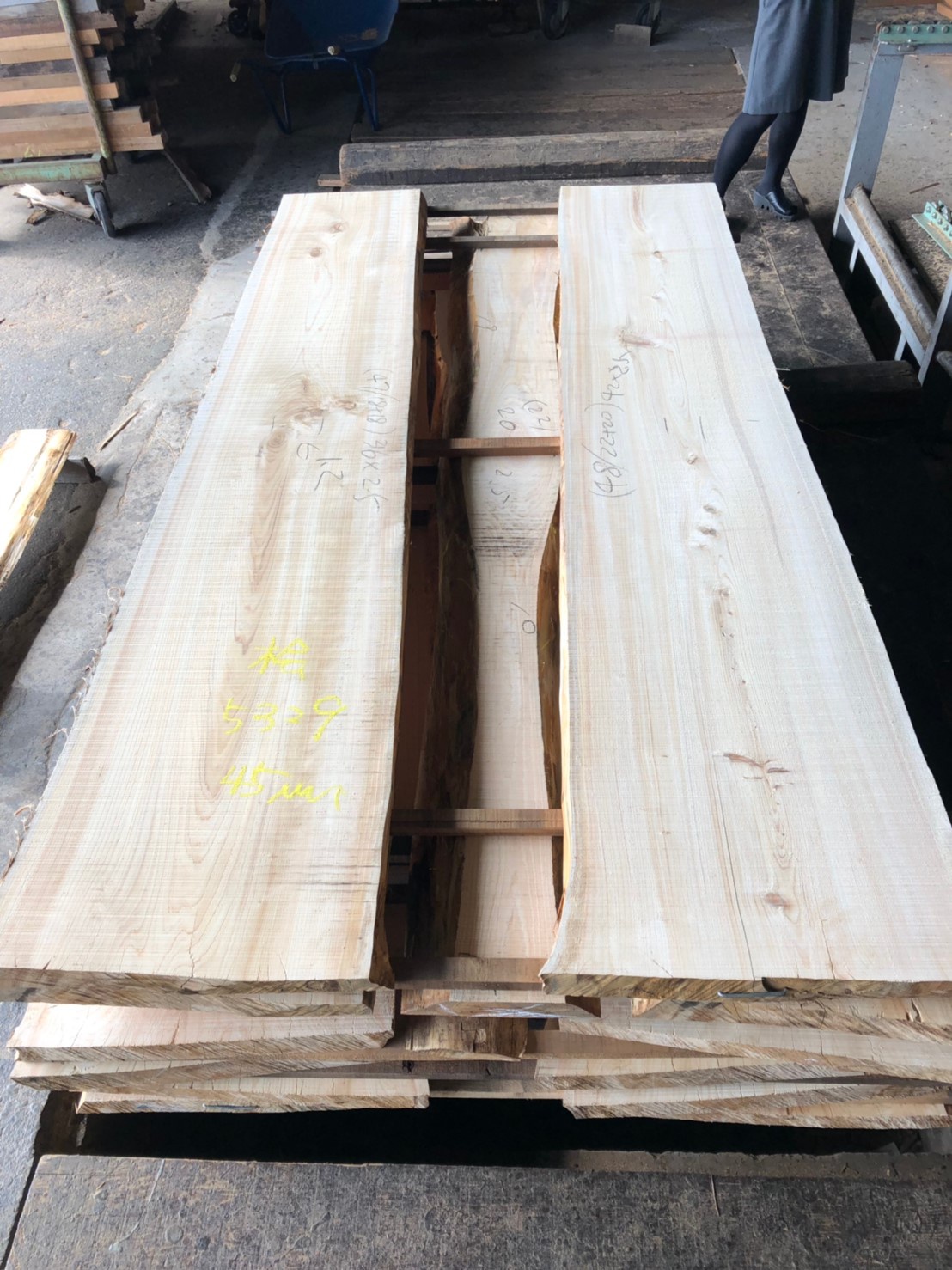 檜（ヒノキ）　無垢材