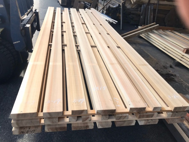 吉野杉（ヨシノスギ）　無垢材