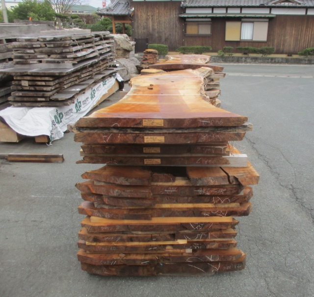 バストーンウォールナット　無垢材