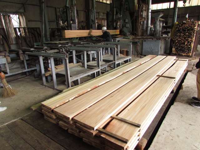 樅（モミ）　無垢材