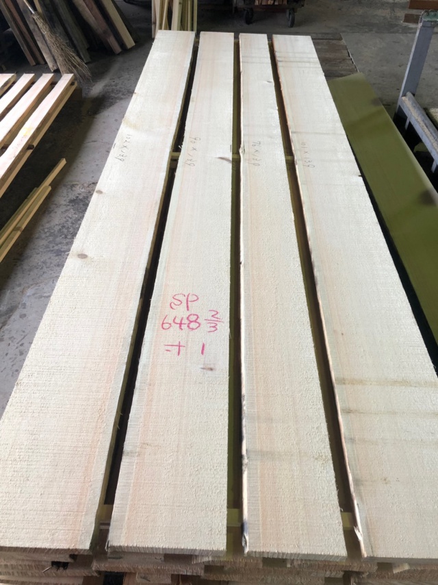 スプルース　無垢材