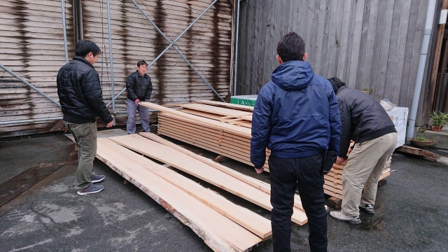 アガチス　無垢材