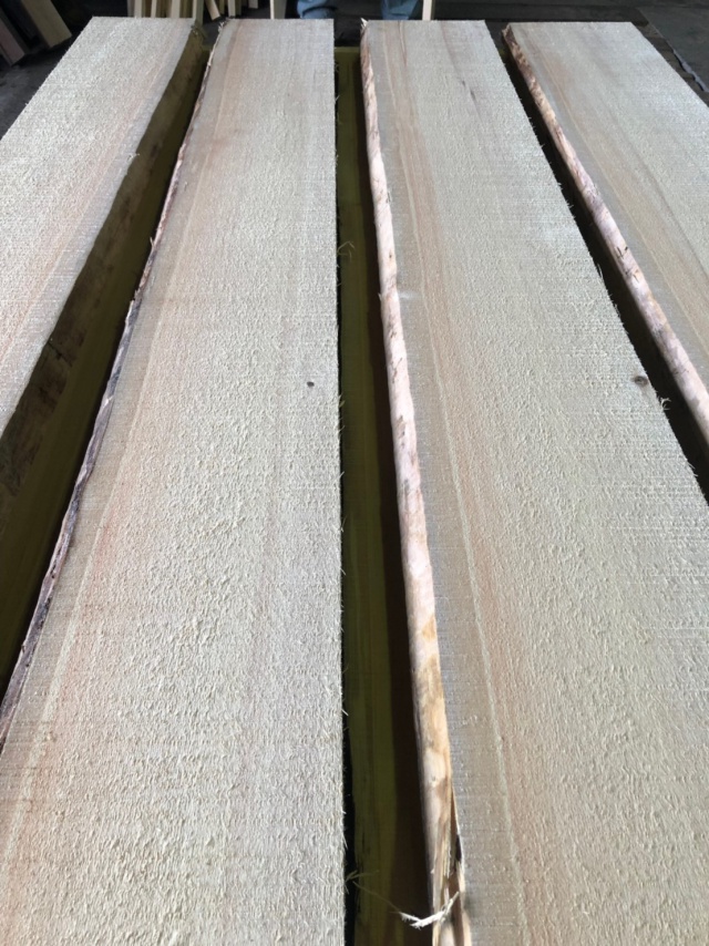 スプルース　無垢材