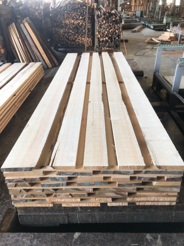 スプルース　無垢材