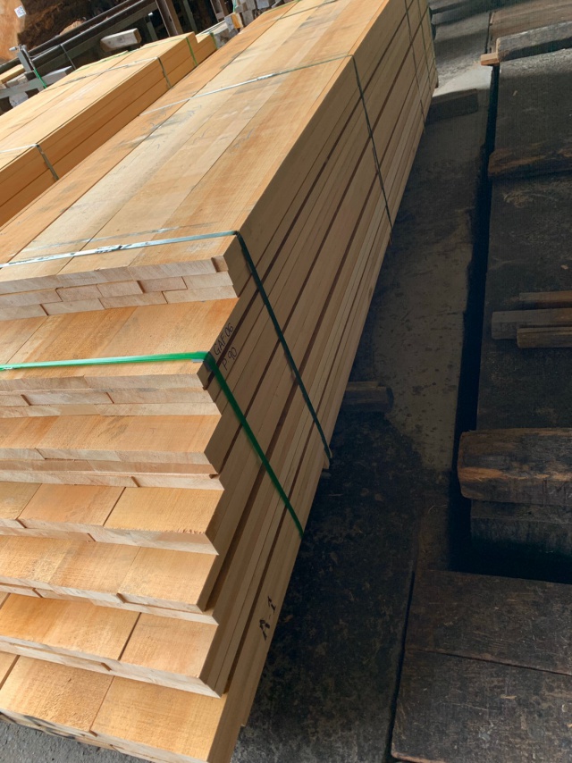 アガチス　無垢材