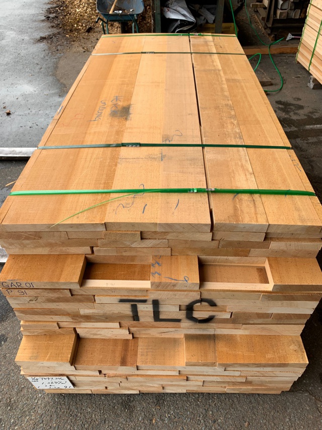 アガチス　無垢材