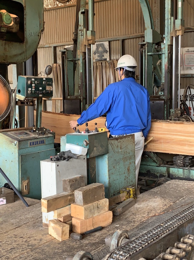 バルコニ　無垢材