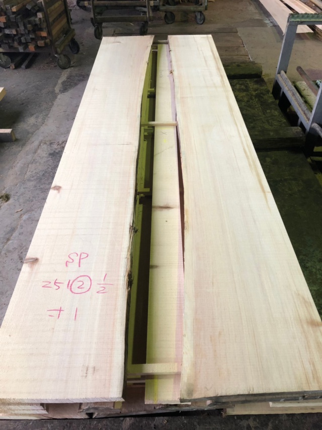 直径1m超えのアラスカ産 スプルース 原木を建具障子 ドア向けに製材 また タモ 原木5本を枠材や壁材に使用できる厚み25mmと30mmに製材しました 他 メールマガジン 高田製材所より 高田製材所