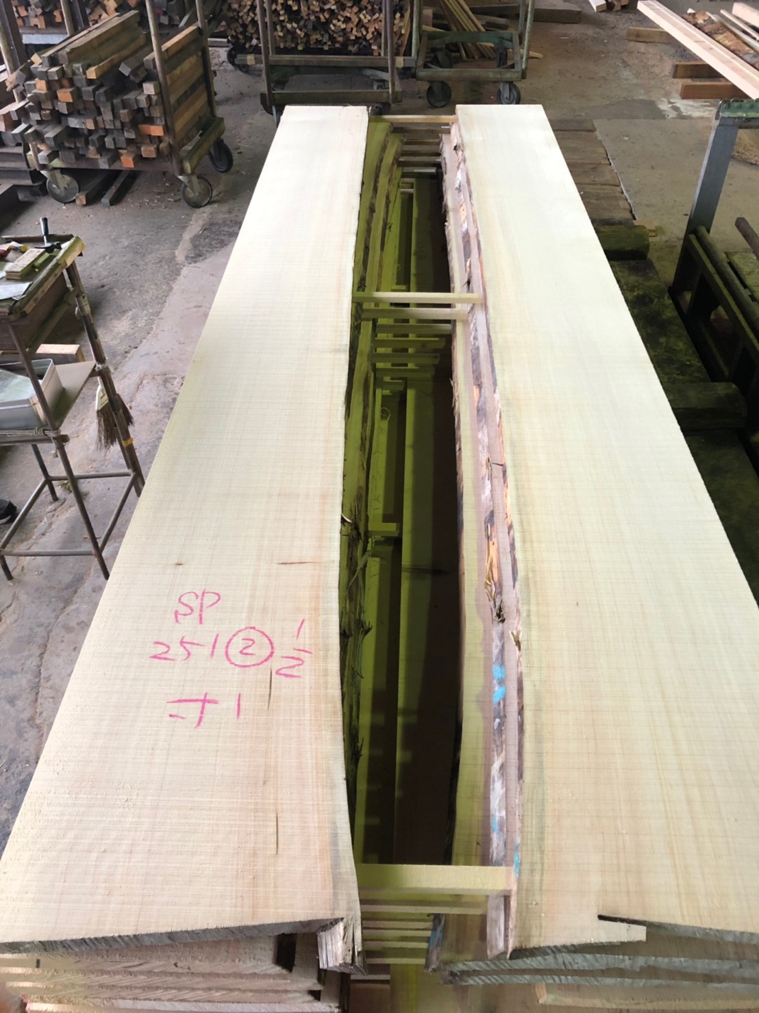 直径1m超えのアラスカ産 スプルース 原木を建具障子 ドア向けに製材しました 建具業者様向け製材 入荷情報 高田製材所より 高田製材所