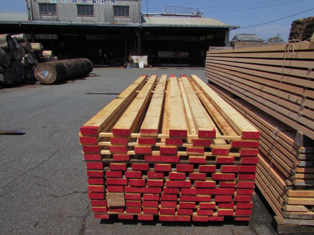 米檜葉（ベイヒバ）　無垢材