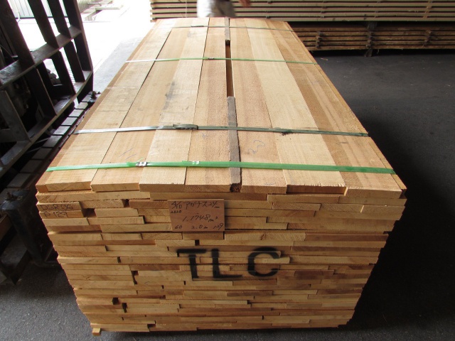 アガチス　無垢材