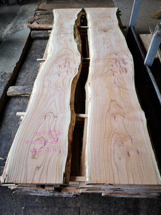 栴檀（センダン）　無垢材