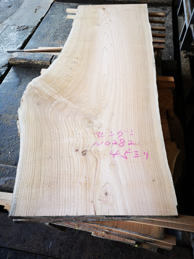 栴檀（センダン）　無垢材