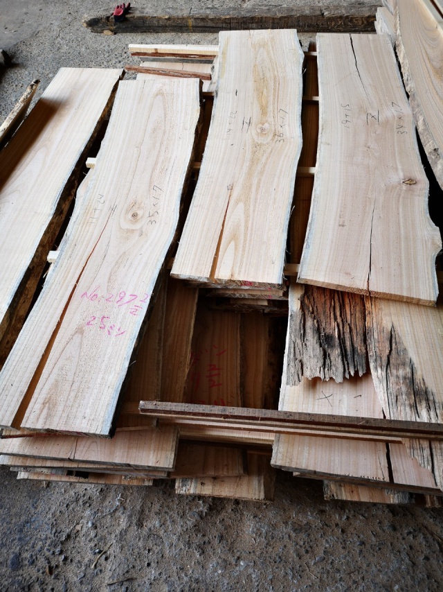 栴檀（センダン）　無垢材