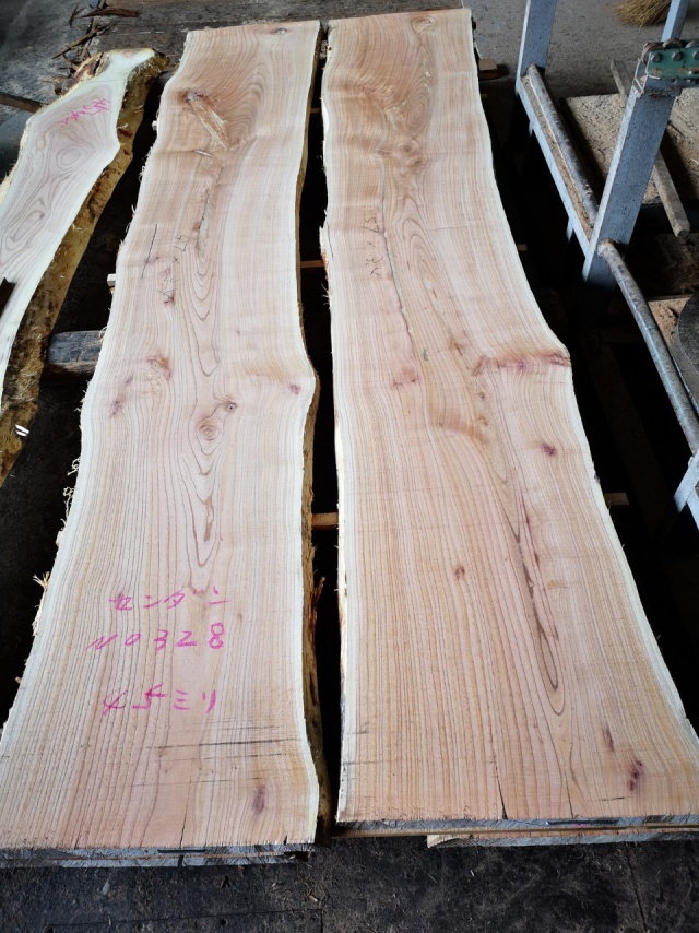 栴檀（センダン）　無垢材