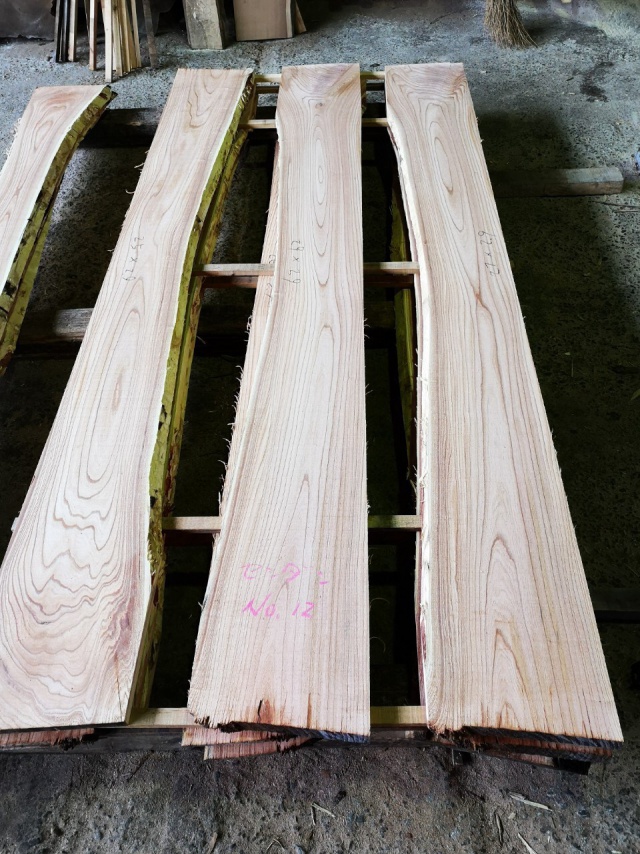 栴檀（センダン）　無垢材