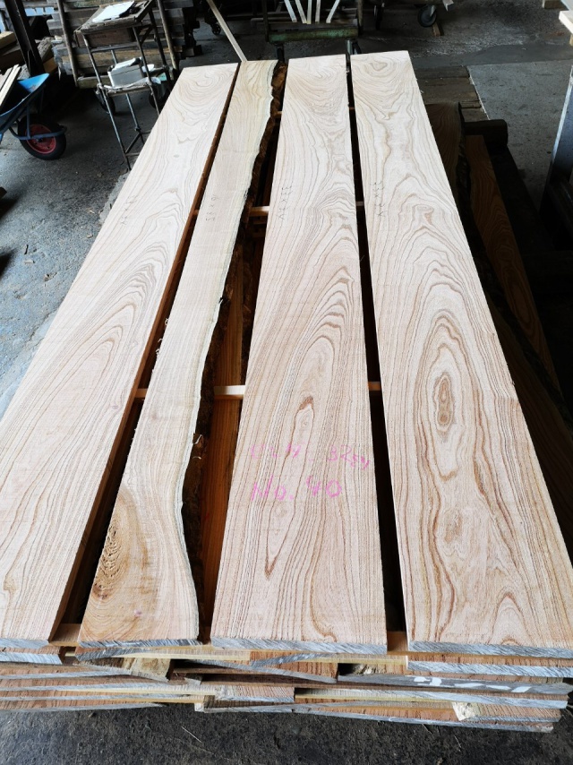 栴檀（センダン）　無垢材