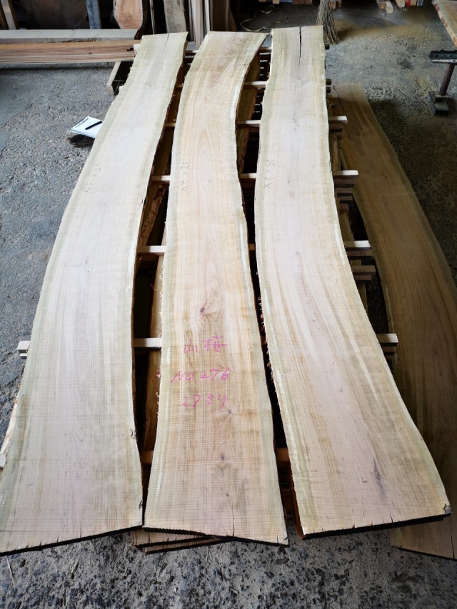 山桜（ヤマザクラ）　無垢材