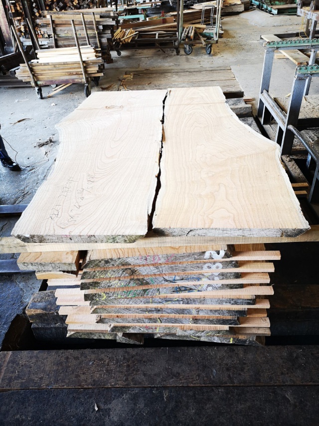 栴檀（センダン）　無垢材