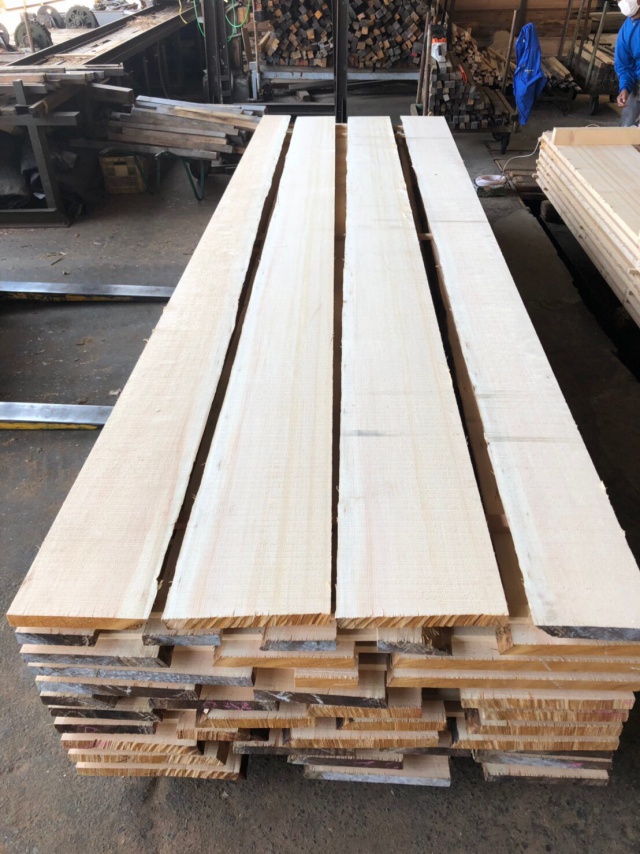 スプルース　無垢材