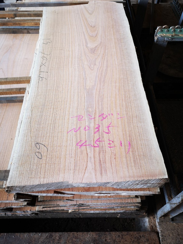 栴檀（センダン）　無垢材