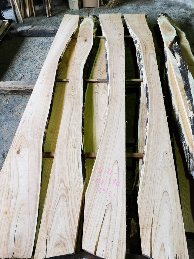 栴檀（センダン）　無垢材