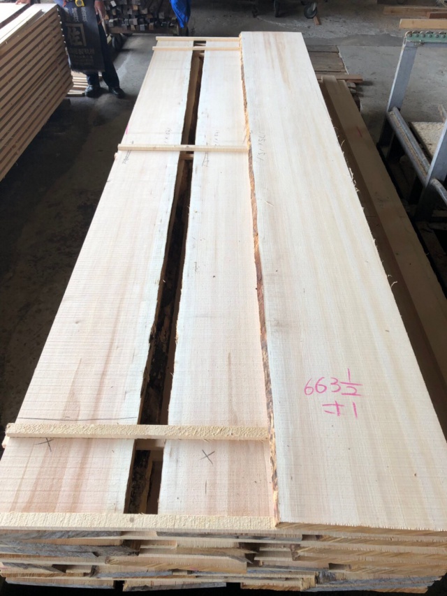 スプルース　無垢材