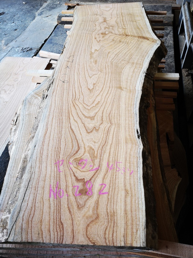 栴檀（センダン）　無垢材