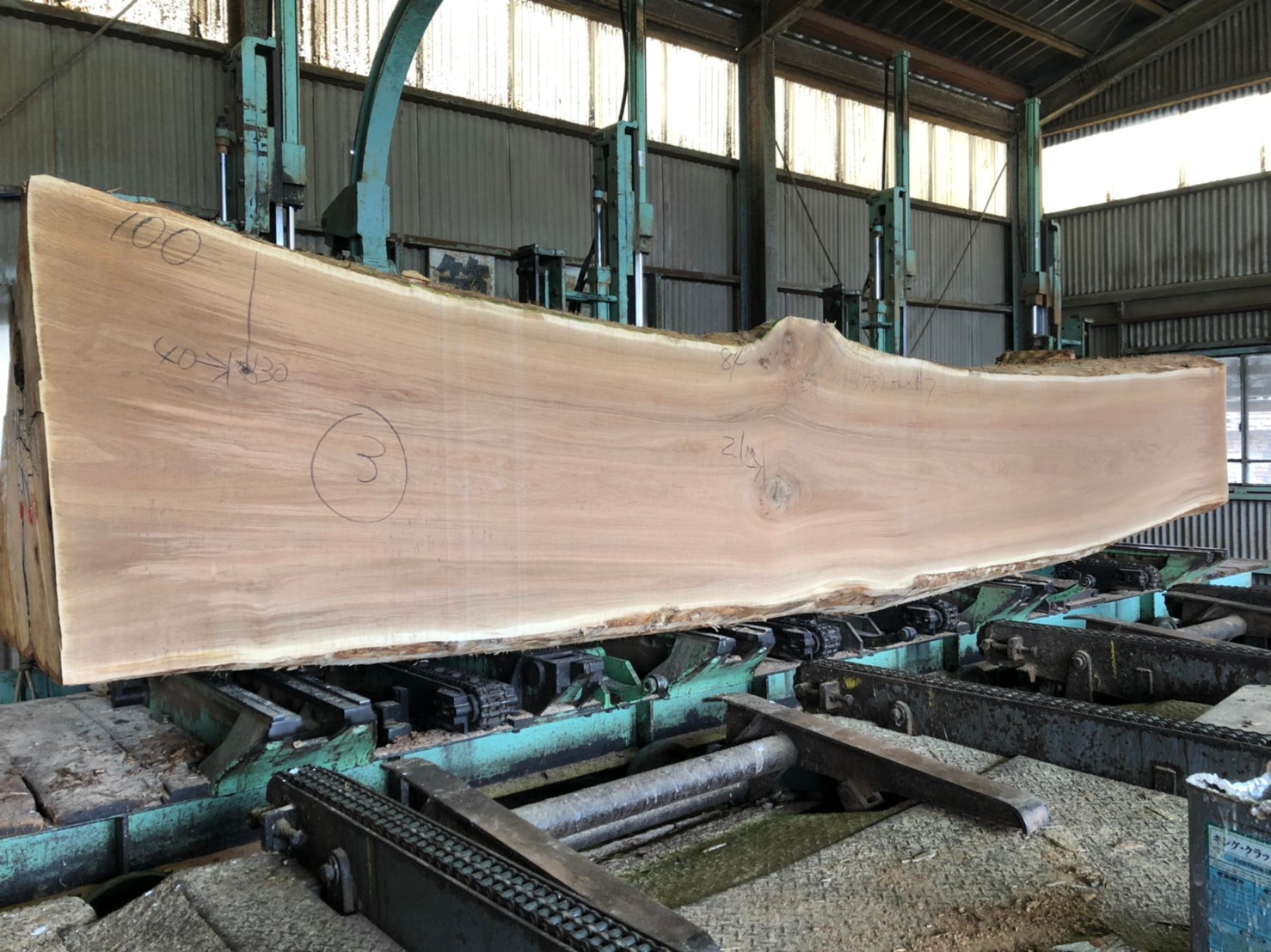 楢（ナラ）　無垢材